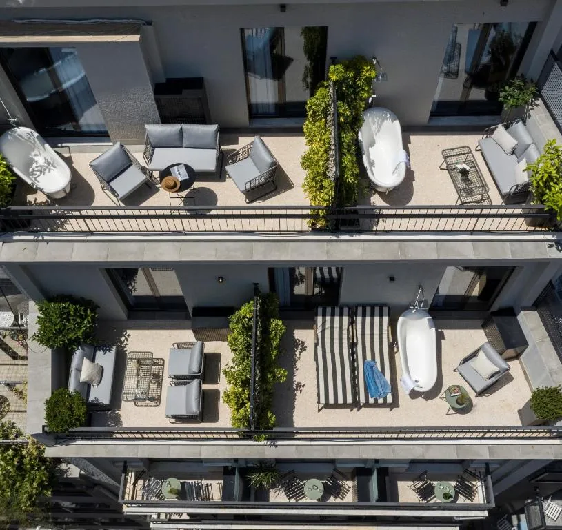Pame House (Capsule Pods)